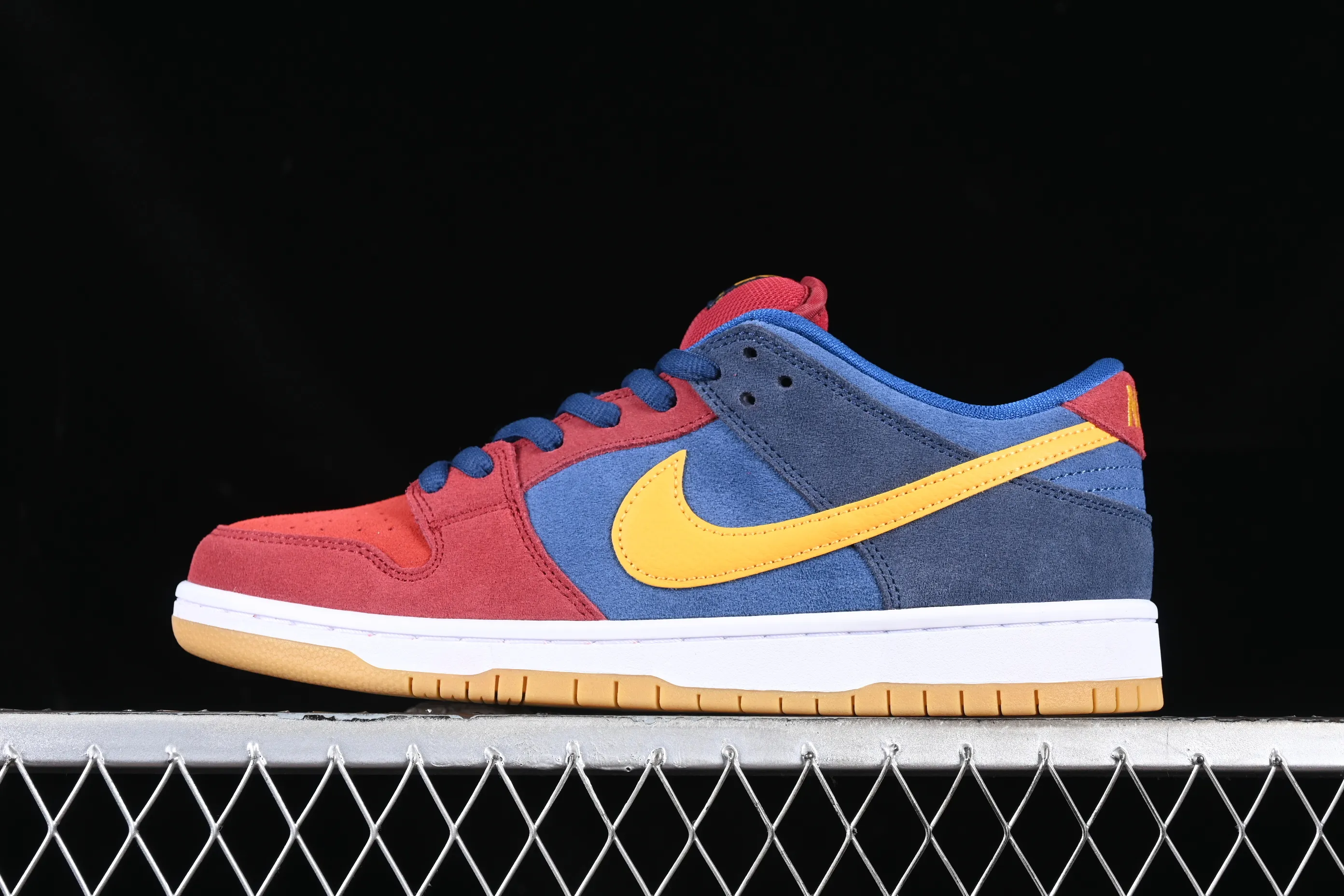 All categories Nk SB Dunk series Nk SB Dunk Low low-top skate shoes J version Nk SB Dunk Low "Barcelona" Barcelona dress color Dunk series retro low-top skate shoes DJ0606-400